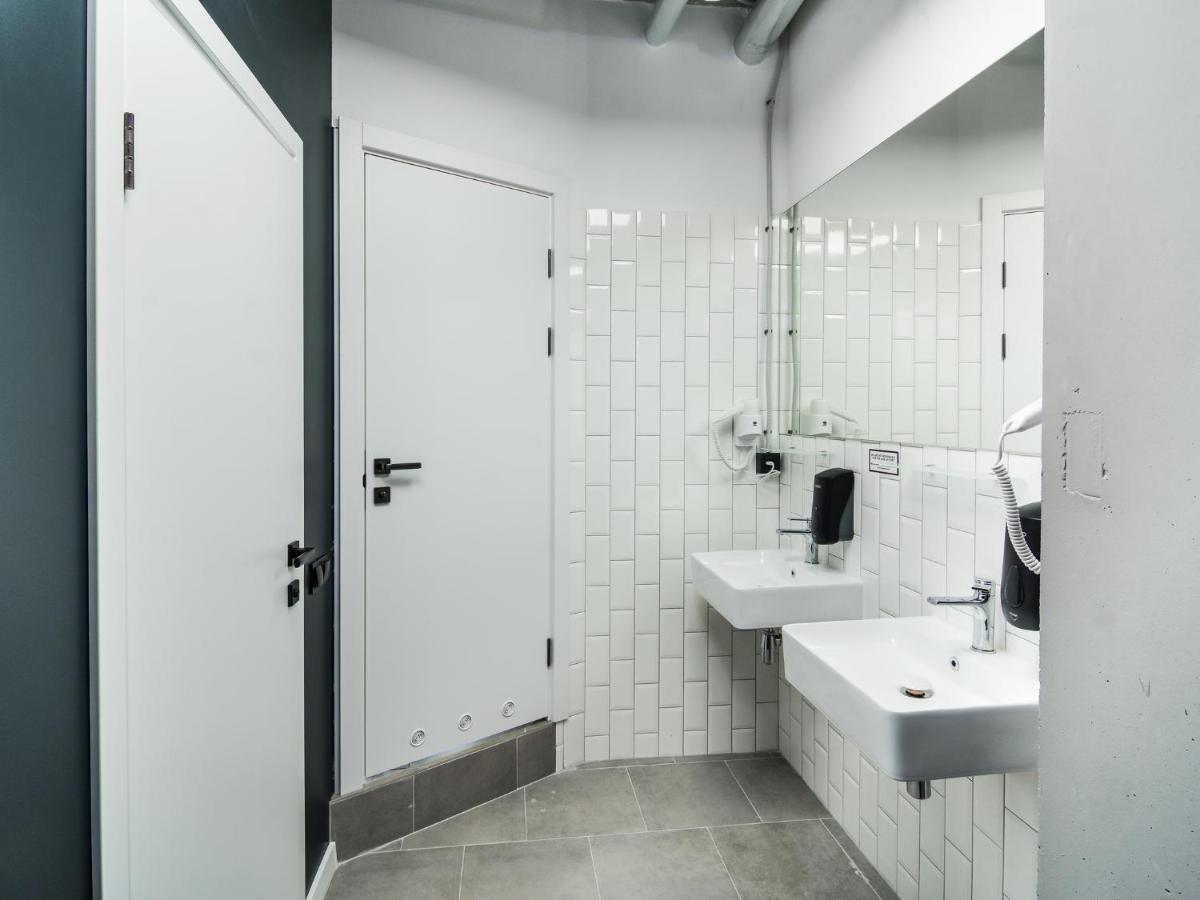 Av-1 Capsule Hotel Kiev Exterior foto